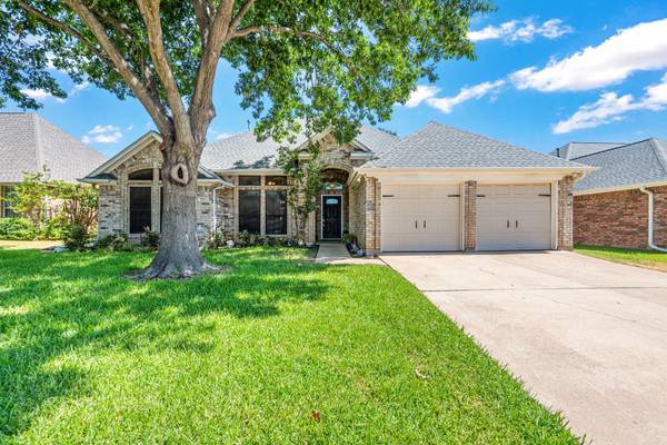 2207 Nugent Drive, Mansfield, TX 76063