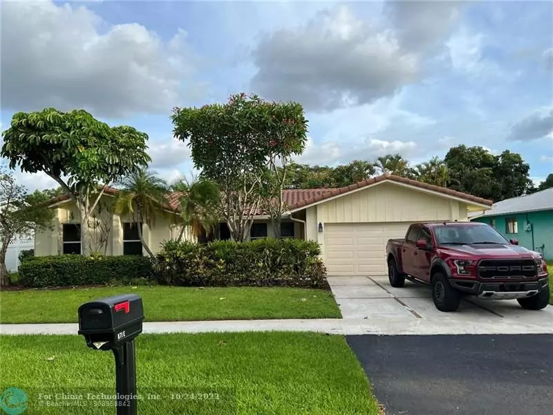 871 E Plantation Cir, Plantation, FL 33324