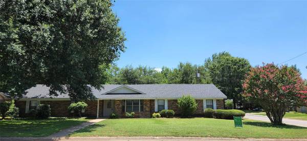 695 SE 32nd Street,  Paris,  TX 75460