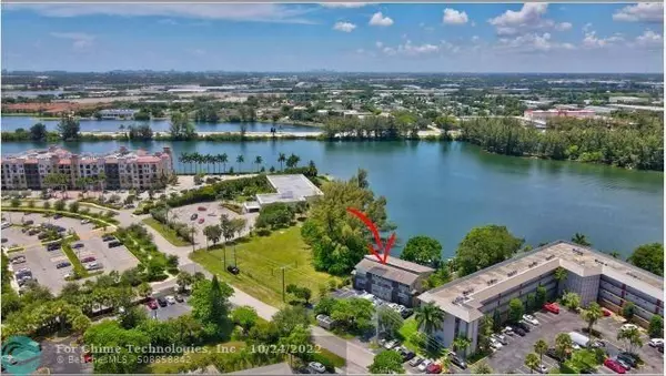 Deerfield Beach, FL 33064,3881 Crystal Lake Dr  #4