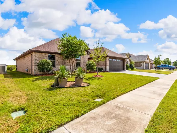 Granbury, TX 76049,308 Oar Wood Drive