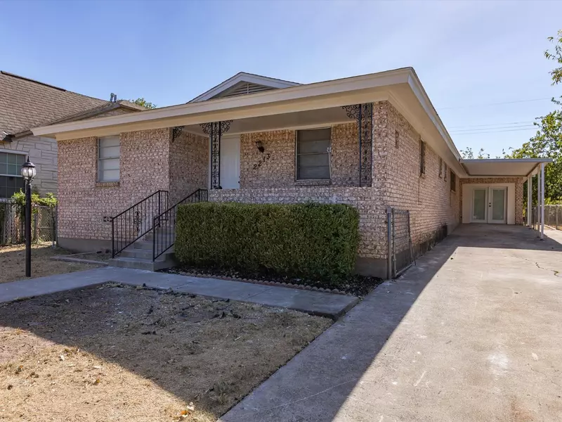 2213 Roosevelt Avenue, Fort Worth, TX 76164