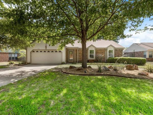 608 Winter Wood Drive, Grapevine, TX 76051