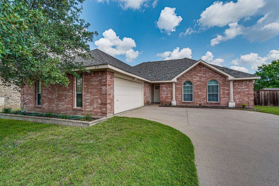 210 Cobblestone Circle, Red Oak, TX 75154