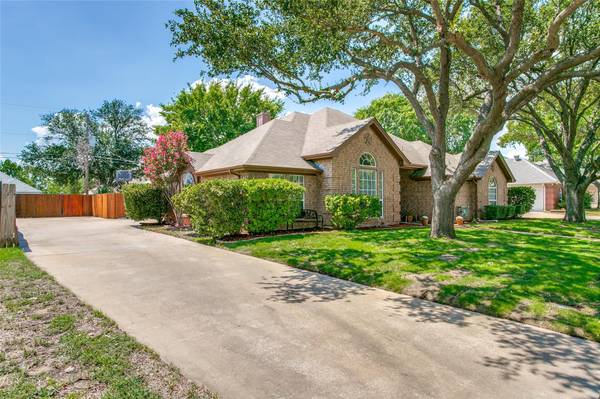 7832 Hidden Oaks Drive, North Richland Hills, TX 76182