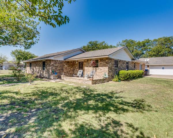 142 Spring Branch Drive, Red Oak, TX 75154