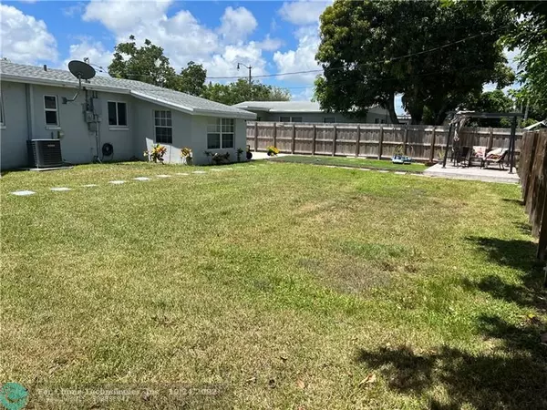 Pompano Beach, FL 33060,611 NW 18 CT