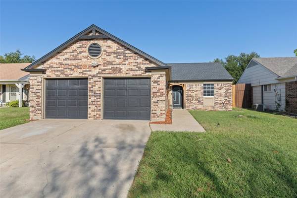 5302 Daffodil Court, Arlington, TX 76018