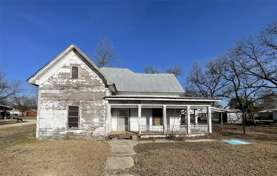 264 6th Street, Walnut Springs, TX 76690