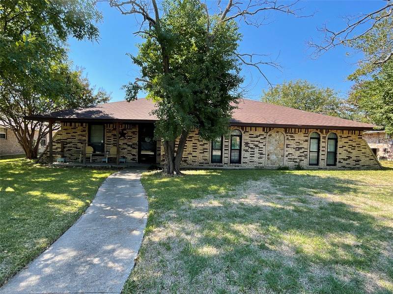 205 Highland Drive, Ennis, TX 75119