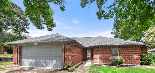 1121 Trinity Drive, Benbrook, TX 76126