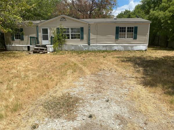 204 Cottonwood Street, Barry, TX 75102