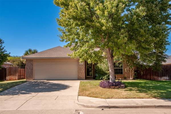 604 Meadowbrook Drive, Burleson, TX 76028