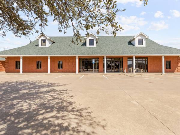 604 N Nolan River Road, Cleburne, TX 76033