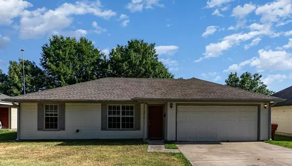 1216 S 6th Street, Bonham, TX 75418