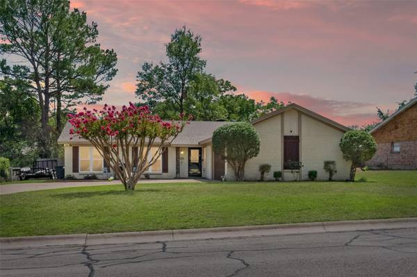 1109 Willowcreek Road, Cleburne, TX 76033