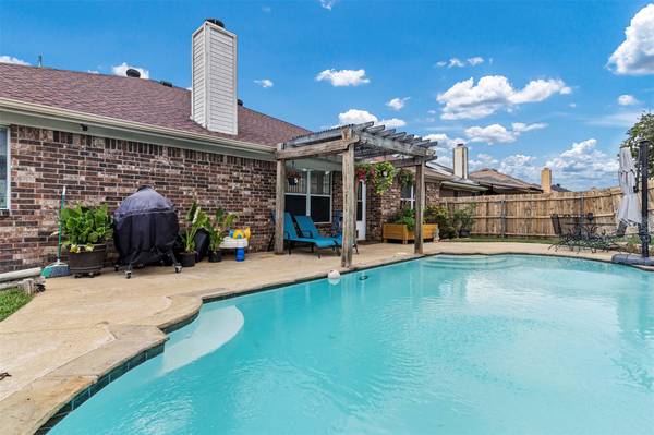 8209 Mosstree Drive, Arlington, TX 76001