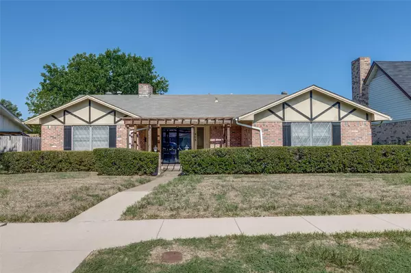 905 Arrowhead Drive,  Garland,  TX 75043