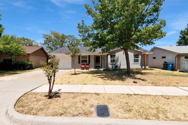 425 Sweetbriar Drive, Lewisville, TX 75067