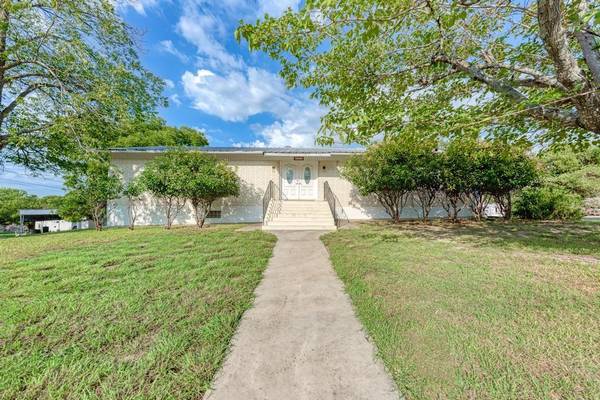 32 Steele Street,  Lampasas,  TX 76550