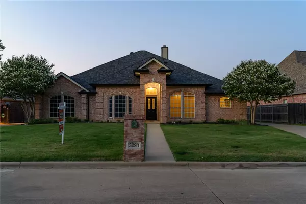 Hurst, TX 76054,3220 River Bend Drive