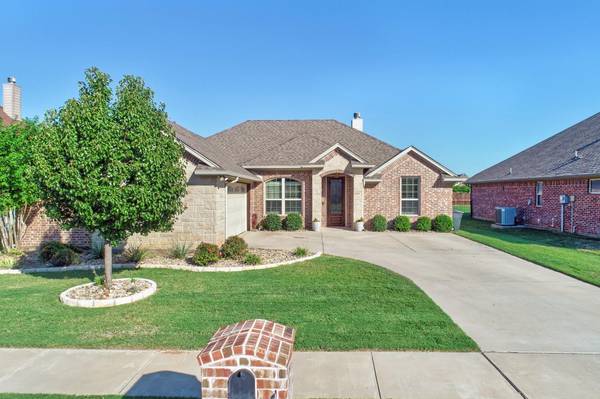 305 Oar Wood Drive,  Granbury,  TX 76049