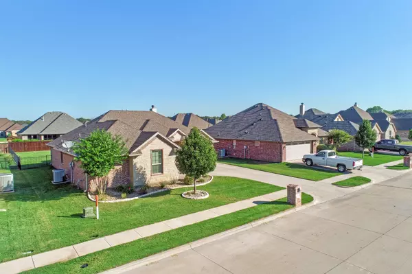 Granbury, TX 76049,305 Oar Wood Drive