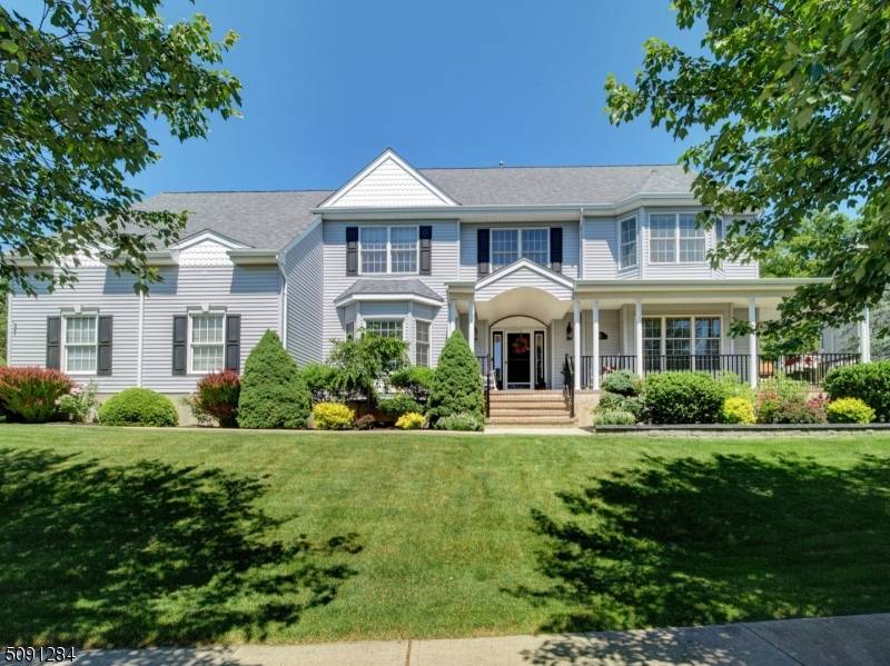 82 Lazarus Dr, Roxbury Twp., NJ 07852