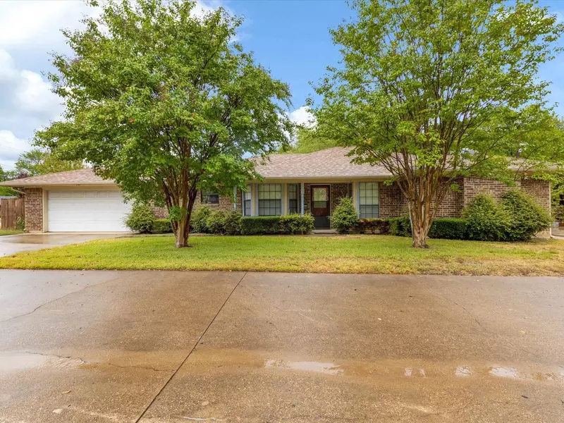 737 S Fielder Road, Arlington, TX 76013