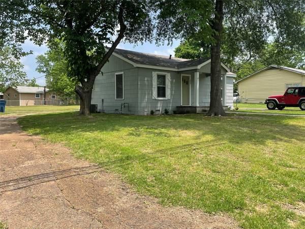 402 W Pine Street, Winnsboro, TX 75494