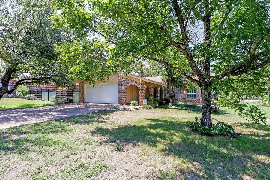 1100 Spanish Trail Drive, Granbury, TX 76048