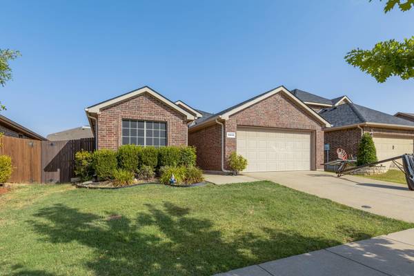 2012 Carriage Road, Heartland, TX 75126