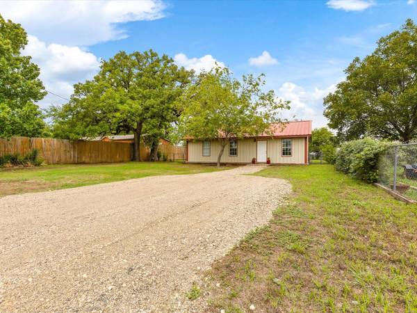 232 S Caddo Street, Lipan, TX 76462