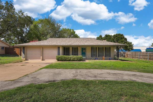 211 E 12th Street, Joshua, TX 76058