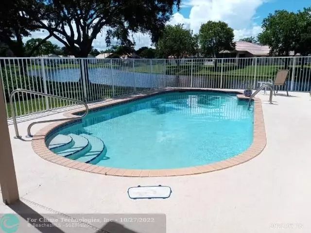 160 Cove Rd, Green Acres, FL 33413