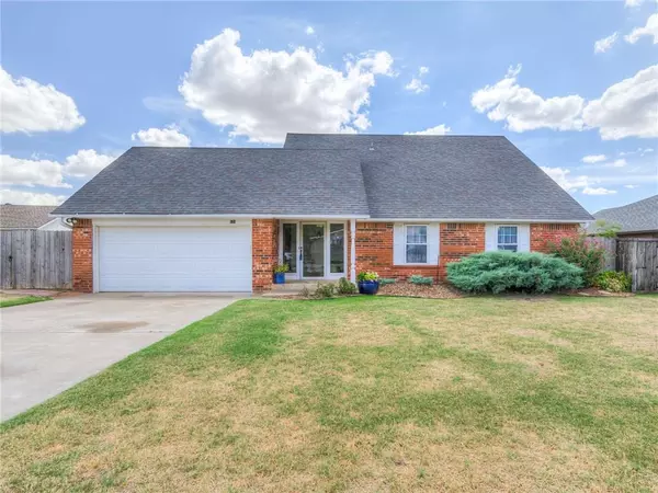 121 Lochwood Circle, Yukon, OK 73099