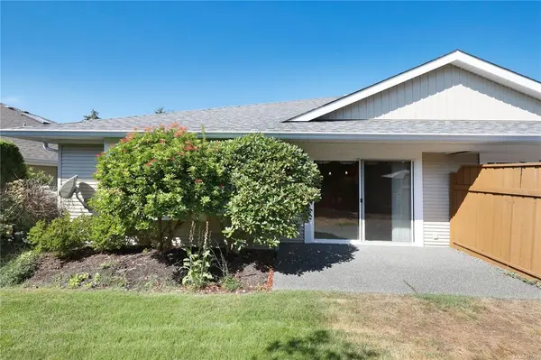 1919 St. Andrews Pl #104, Courtenay, BC V9N 9J4