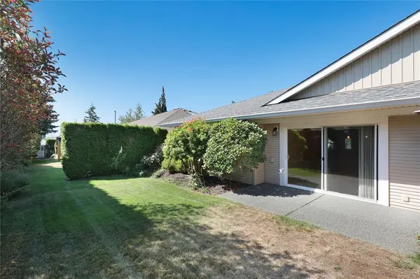 1919 St. Andrews Pl #104, Courtenay, BC V9N 9J4