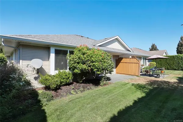 1919 St. Andrews Pl #104, Courtenay, BC V9N 9J4