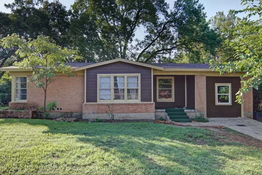 2132 Briardale Road, Fort Worth, TX 76119