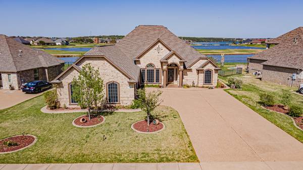 2411 Waters Edge Drive,  Granbury,  TX 76048