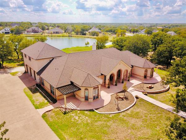 525 S Sugartree Drive, Lipan, TX 76462