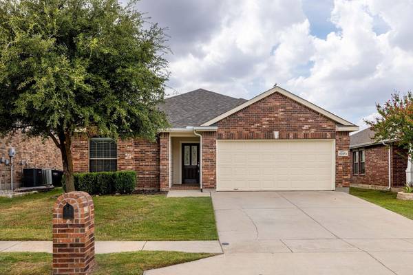 10473 Evening View Drive, Fort Worth, TX 76131