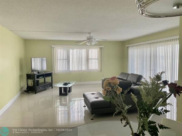 Pompano Beach, FL 33062,1200 E Hibiscus Ave  #401