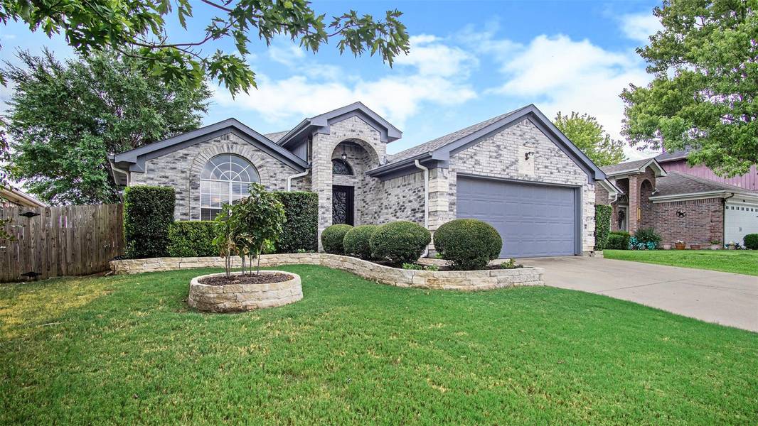 208 Faircrest Drive, Arlington, TX 76018