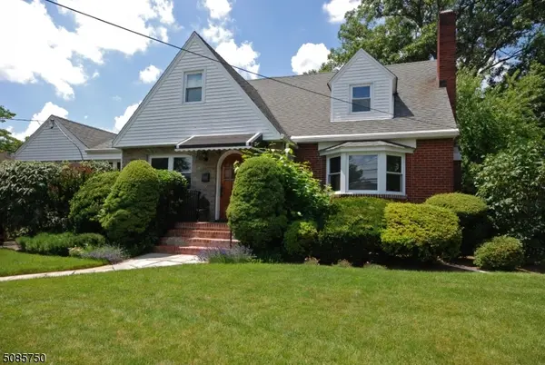 438 Grove St, Clifton City, NJ 07013