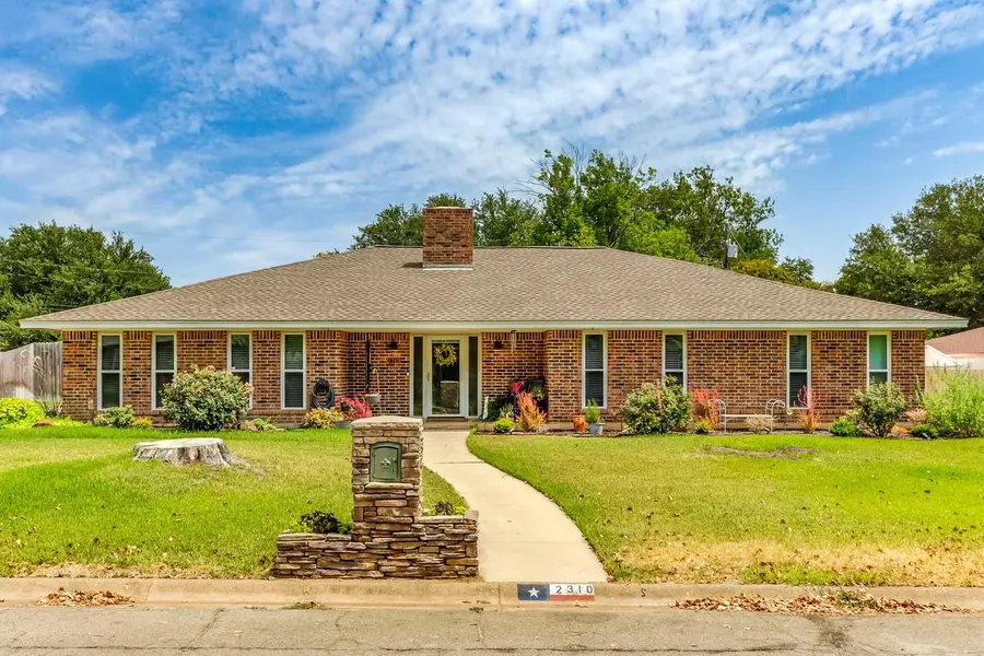 2310 Royal Acres Drive, Denton, TX 76209