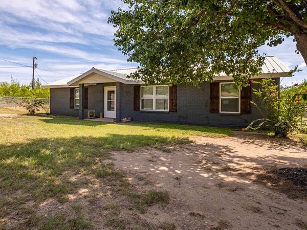 706 N College, Bryson, TX 76427