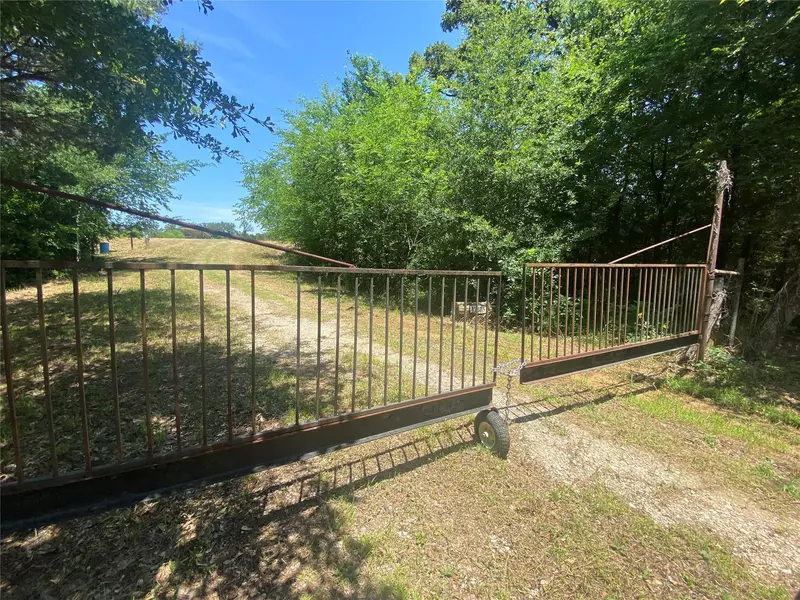 13375 S Farm Road 69, Como, TX 75431