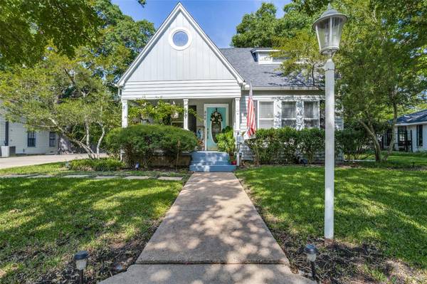 305 Harbin Avenue, Waxahachie, TX 75165